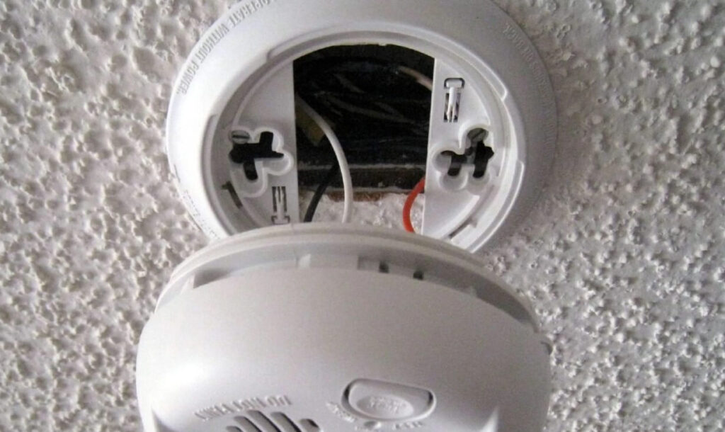 How To Reset A Hardwired Smoke Detector